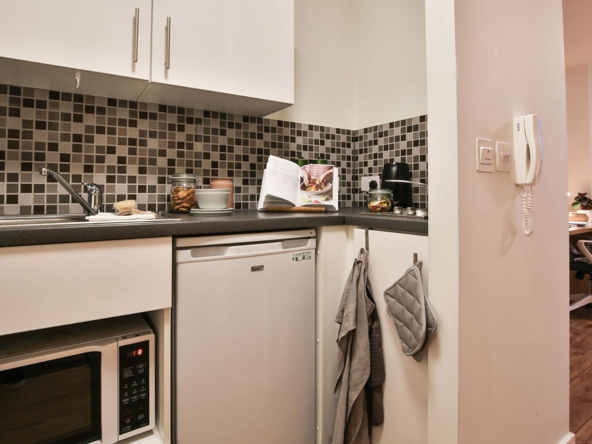 Апартаменты Sterling Court In Wembley Лондон Экстерьер фото
