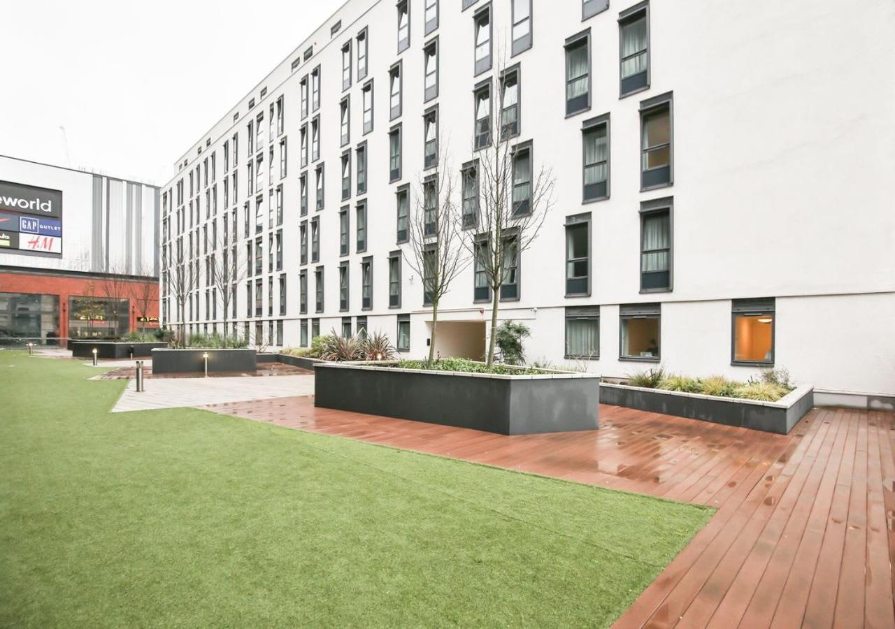 Апартаменты Sterling Court In Wembley Лондон Экстерьер фото